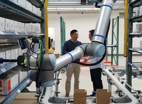 A michigani műveleti központ bővíti a robot- és AMR-gyártást