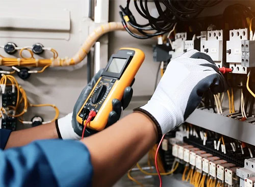 Elektromos szekrények bevált gyakorlatai: Terepi útmutató új integrátoroknak